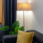 Host Wise - Bright Lovely Flat - Balcony شقة جويا