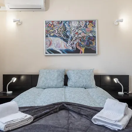 Host Wise - Bright Lovely Flat - Balcony *