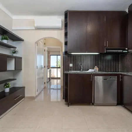 Host Wise - Bright Lovely Flat - Balcony